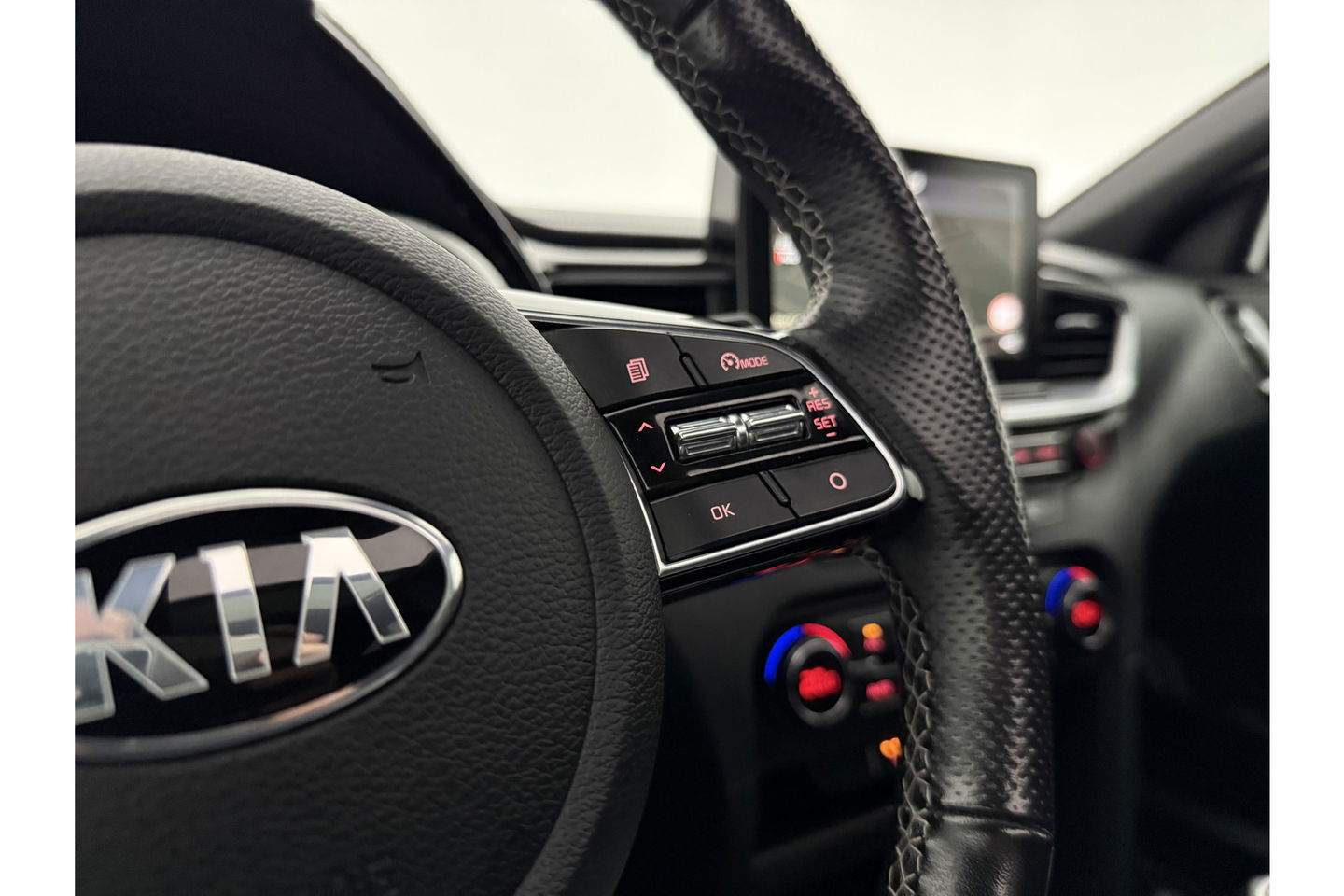 Kia pro_cee'd 1.4 T-GDI GT-Line 140PK Pano LED Carplay Camera Clima Cruise Navi PDC 17''LMV Stuur/Stoelverw.
