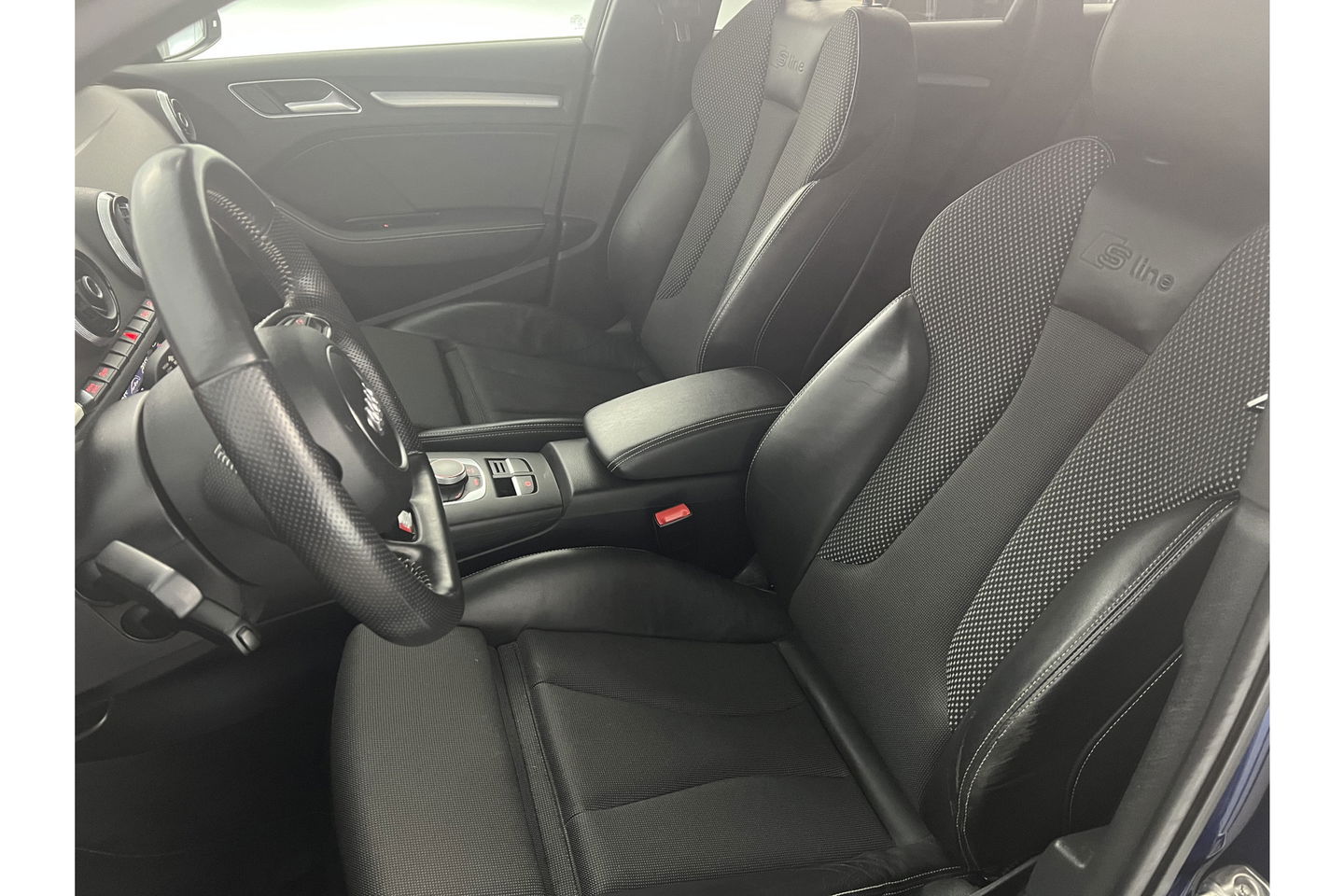 Audi A3 1.4 TFSI CoD S-line 141PK LED Clima Cruise Trekhaak Navigatie PDC 18"LMV