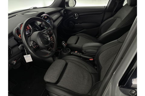 MINI Cooper 1.5 Cooper Business Edition Carplay Clima Cruise Navi 16"LMV LED PDC Stoelverwarming