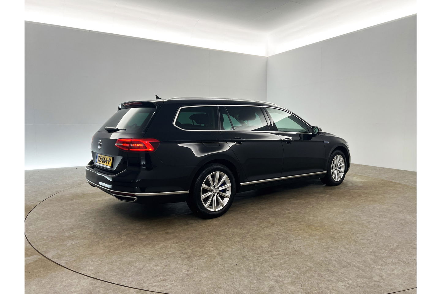 Volkswagen Passat 1.4 TSI GTE 231PK DSG Hybride LED Carplay Camera Cruise Clima Navigatie 17"LMV