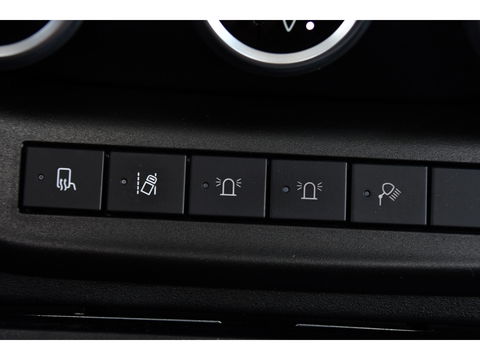 Iveco 40C18 Daily DL L4 Openlaadbak Camera, Cruise, LED, Carplay, 180PK, 3500kg Trekhaak, Clima, Automaat, Uniek! Chassis