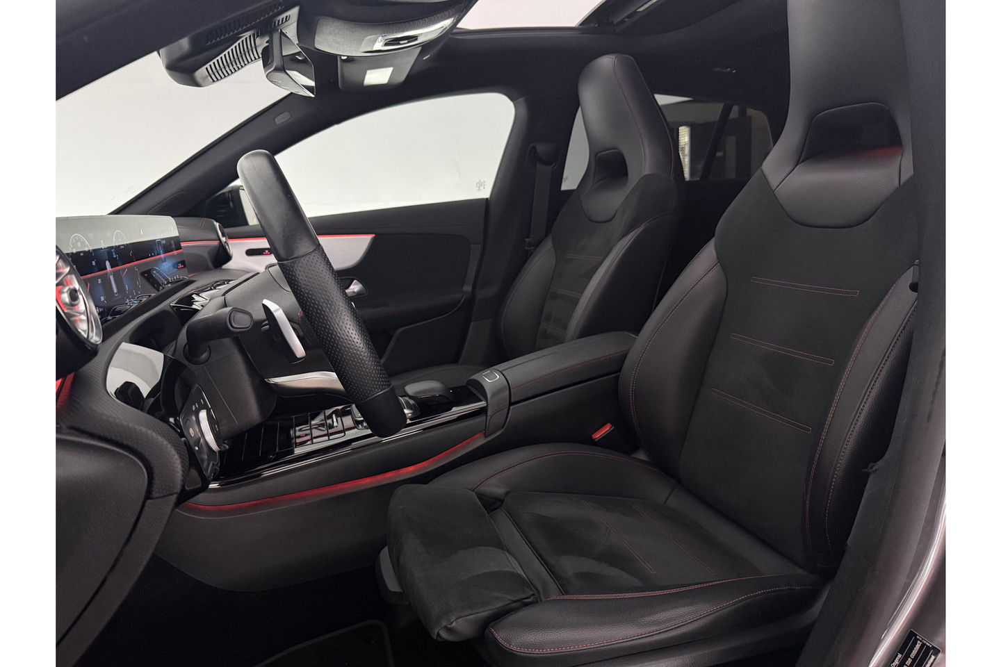 Mercedes-Benz CLA-Klasse 180 AMG Pano Sfeer Camera Carplay Virtual LED Clima Cruise Navi PDC Memory-Seats 18''LMV