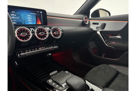 Mercedes-Benz CLA-Klasse 180 AMG Pano Sfeer Camera Carplay Virtual LED Clima Cruise Navi PDC Memory-Seats 18''LMV