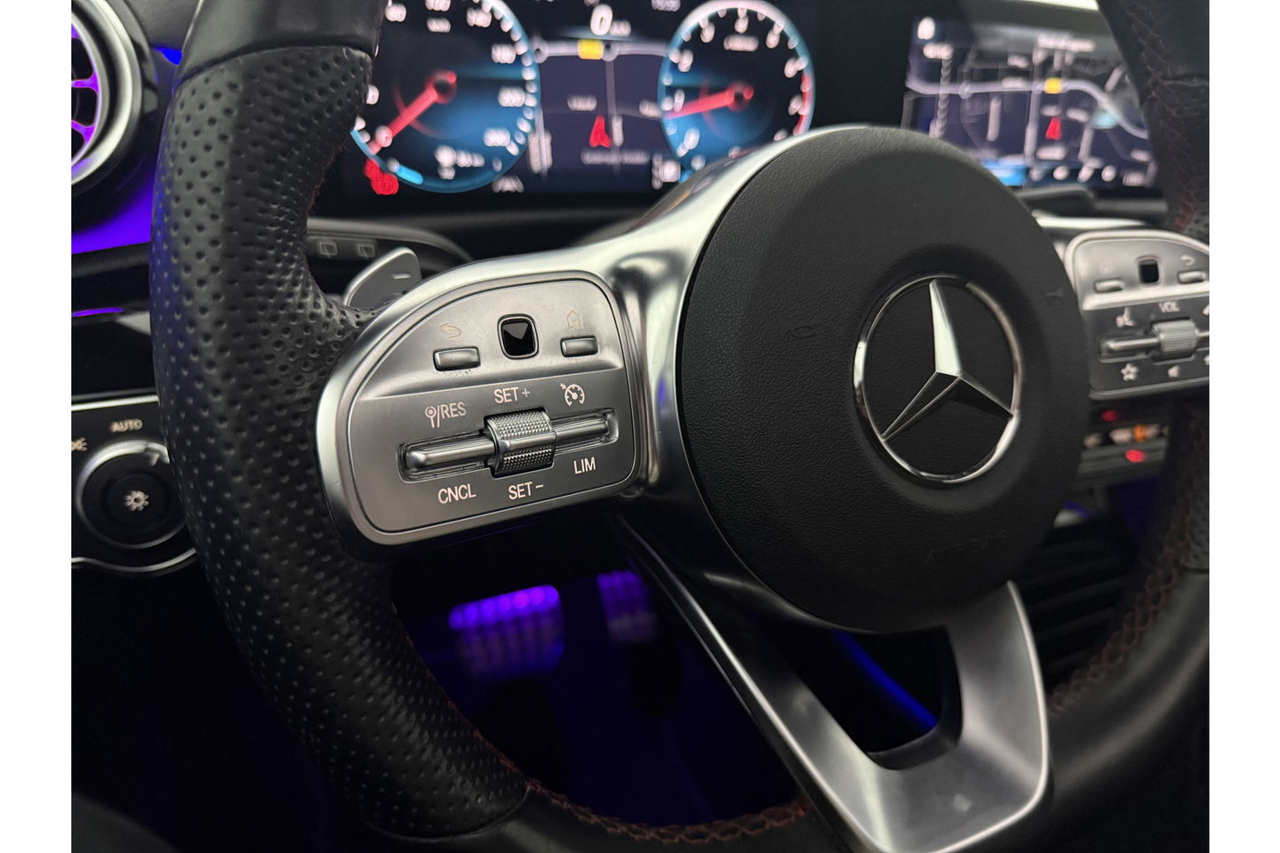 Mercedes-Benz CLA-Klasse 180 AMG Pano Sfeer Camera Carplay Virtual LED Clima Cruise Navi PDC Memory-Seats 18''LMV