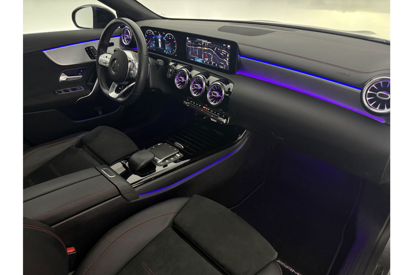 Mercedes-Benz CLA-Klasse 180 AMG Pano Sfeer Camera Carplay Virtual LED Clima Cruise Navi PDC Memory-Seats 18''LMV