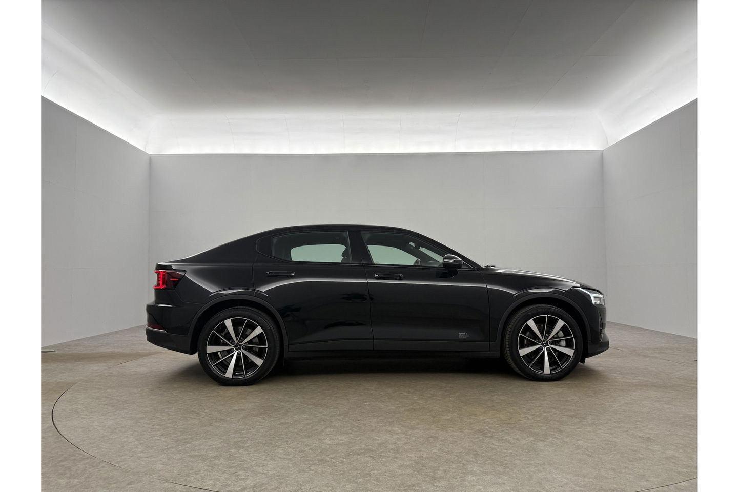 Polestar 2 Long Range Dual Motor Launch Edition 78kWh 408PK Pano Harman/Kardon LED Virtual 360Camera ACC 19"LMV Carplay Memory-Seat Stoel/Stuurverw.