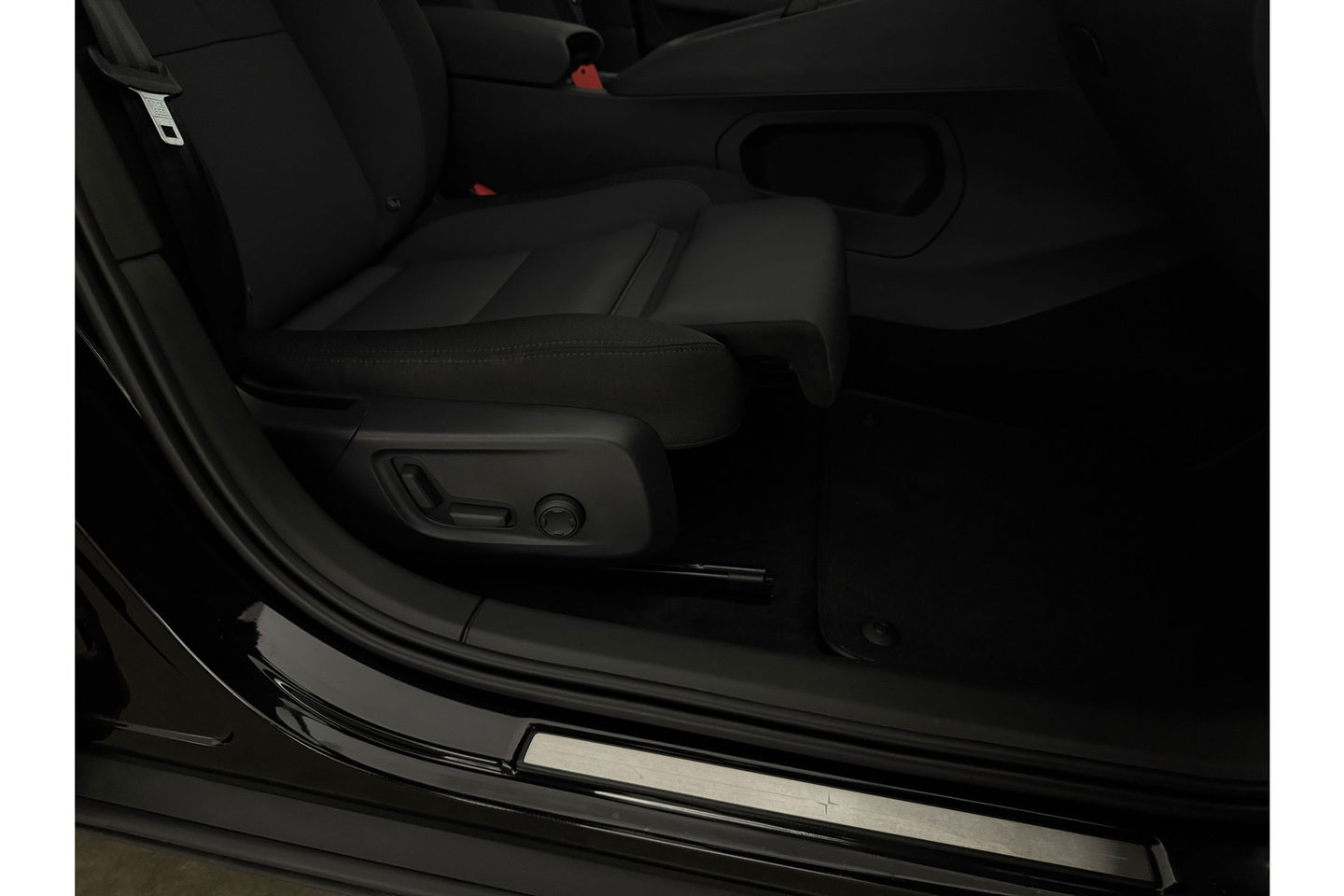 Polestar 2 Long Range Dual Motor Launch Edition 78kWh 408PK Pano Harman/Kardon LED Virtual 360Camera ACC 19"LMV Carplay Memory-Seat Stoel/Stuurverw.