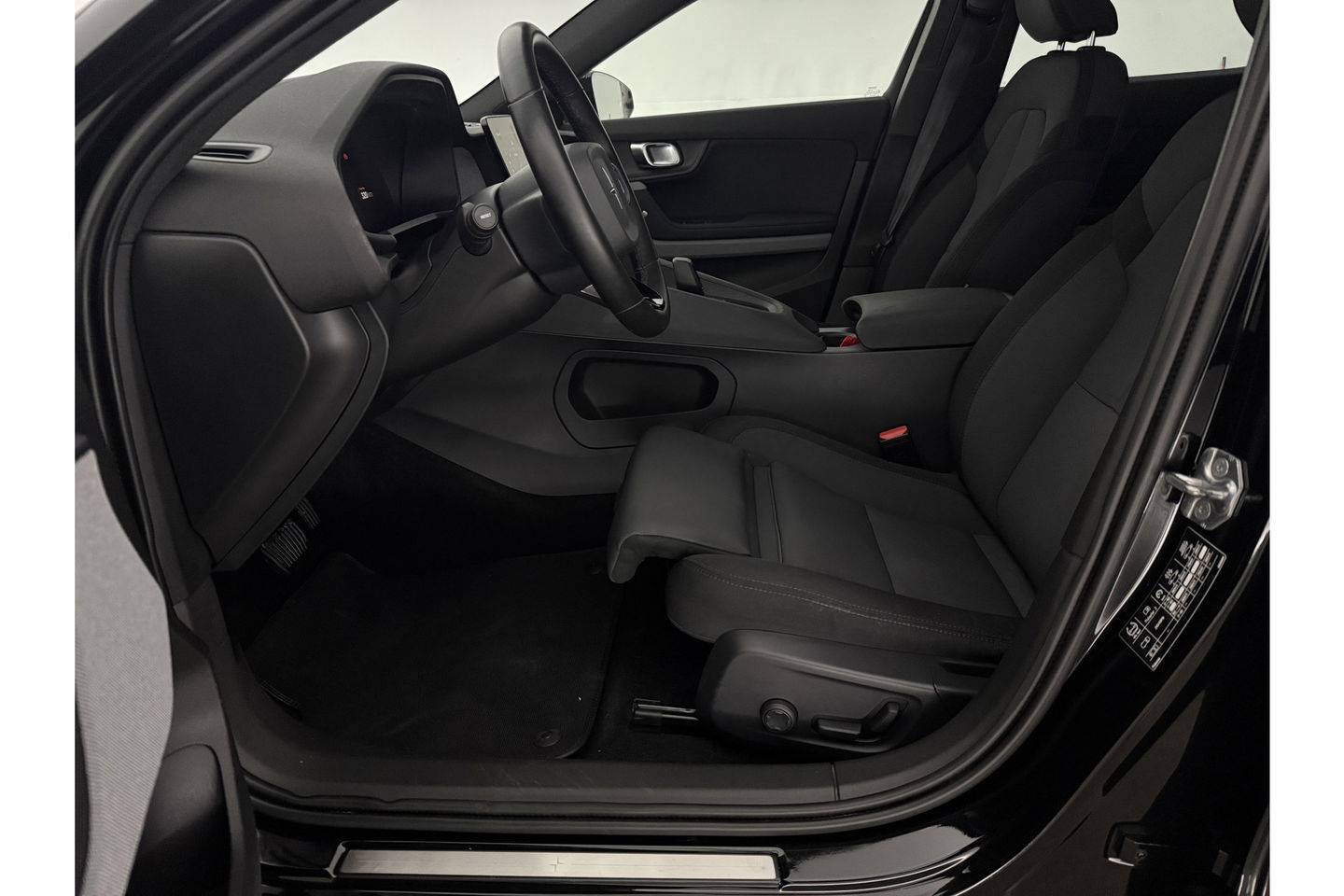 Polestar 2 Long Range Dual Motor Launch Edition 78kWh 408PK Pano Harman/Kardon LED Virtual 360Camera ACC 19"LMV Carplay Memory-Seat Stoel/Stuurverw.