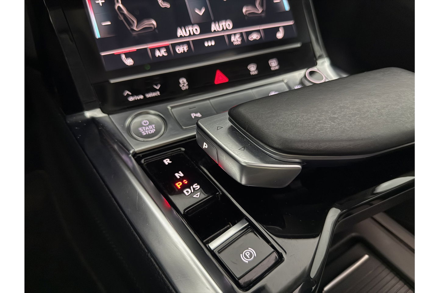 Audi e-tron 50 Quattro 4WD Launch Edition Plus 71kWh 313PK Elektrisch Pano LED Camera Carplay Clima Cruise 20"LMV Memory Seat Virtual PDC