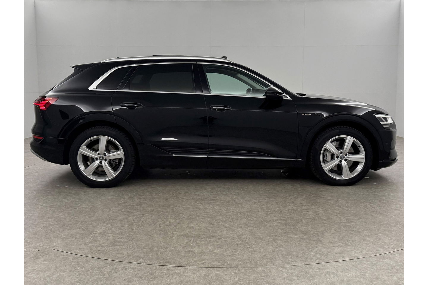 Audi e-tron 50 Quattro 4WD Launch Edition Plus 71kWh 313PK Elektrisch Pano LED Camera Carplay Clima Cruise 20"LMV Memory Seat Virtual PDC