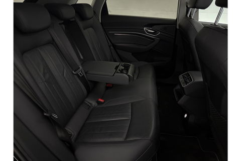 Audi e-tron 50 Quattro 4WD Launch Edition Plus 71kWh 313PK Elektrisch Pano LED Camera Carplay Clima Cruise 20"LMV Memory Seat Virtual PDC
