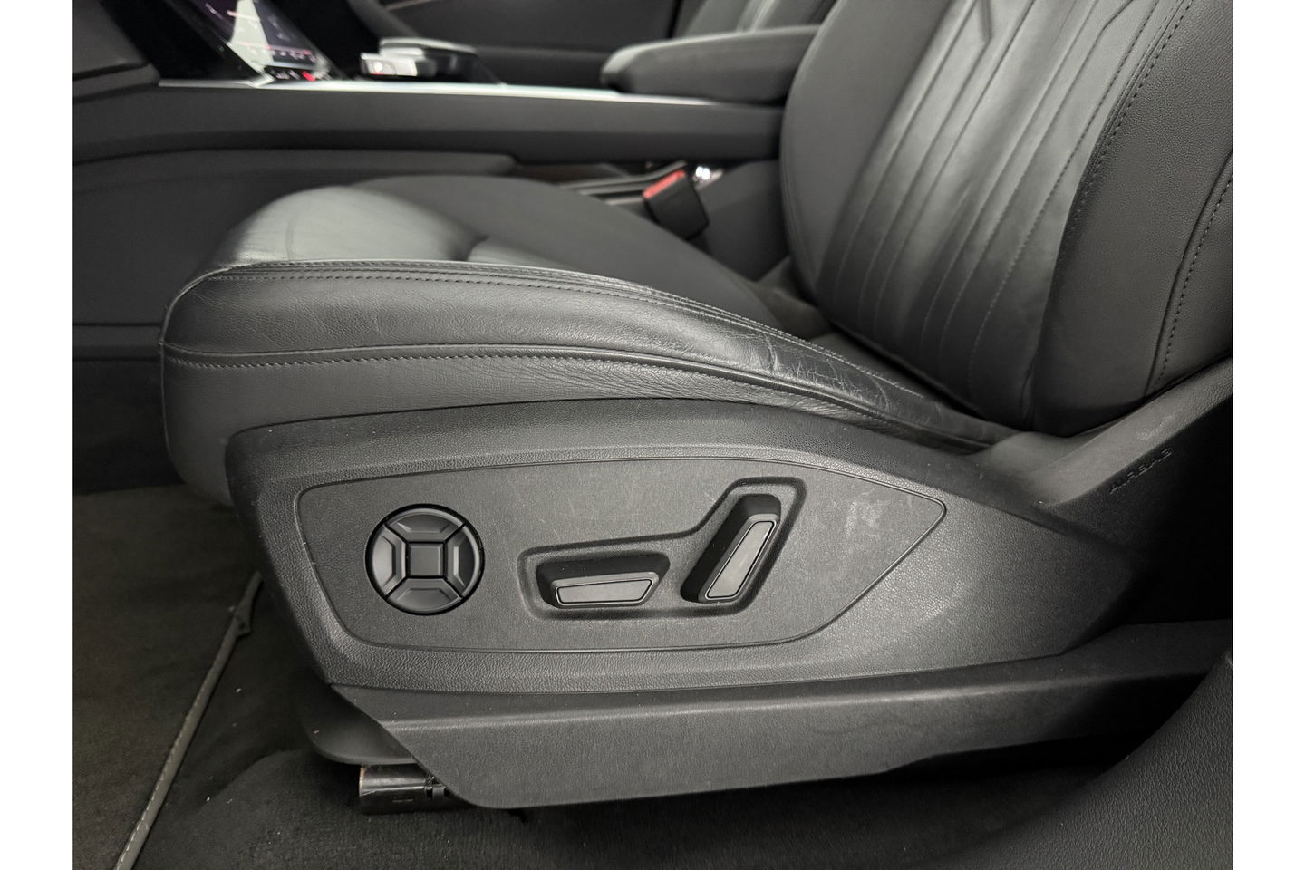 Audi e-tron 50 Quattro 4WD Launch Edition Plus 71kWh 313PK Elektrisch Pano LED Camera Carplay Clima Cruise 20"LMV Memory Seat Virtual PDC