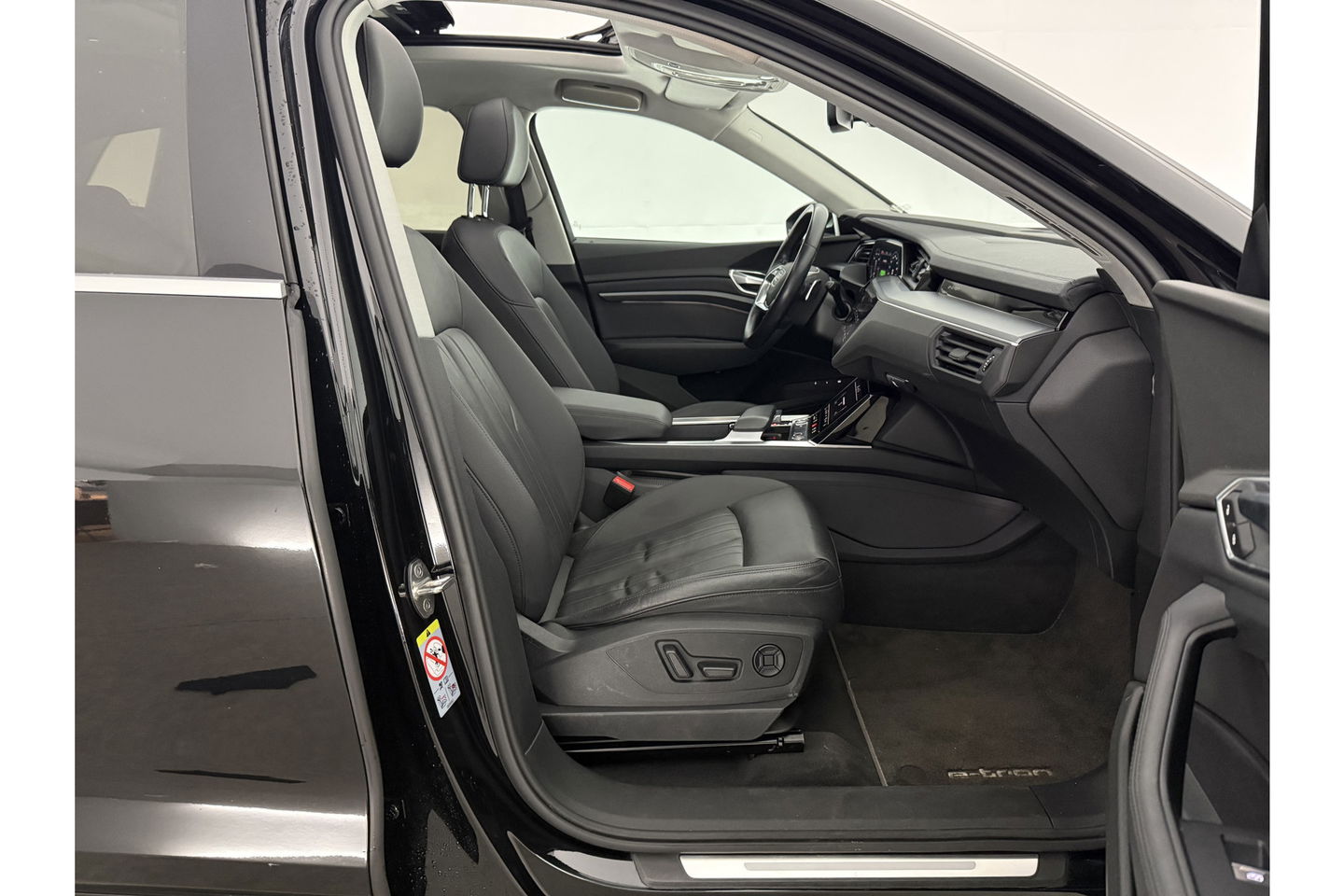 Audi e-tron 50 Quattro 4WD Launch Edition Plus 71kWh 313PK Elektrisch Pano LED Camera Carplay Clima Cruise 20"LMV Memory Seat Virtual PDC