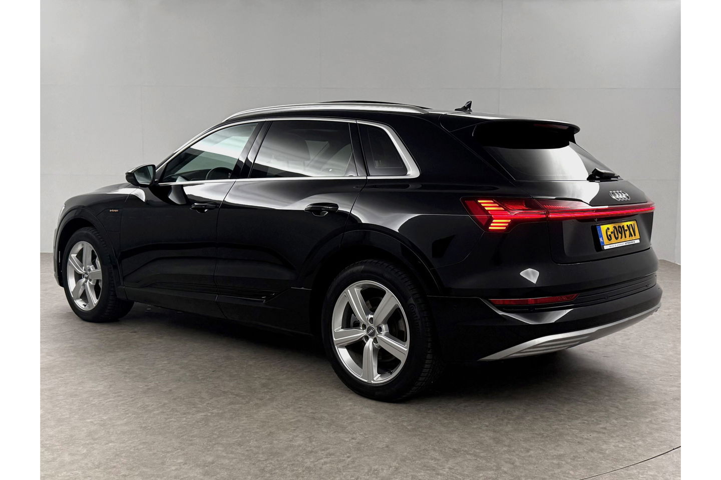 Audi e-tron 50 Quattro 4WD Launch Edition Plus 71kWh 313PK Elektrisch Pano LED Camera Carplay Clima Cruise 20"LMV Memory Seat Virtual PDC