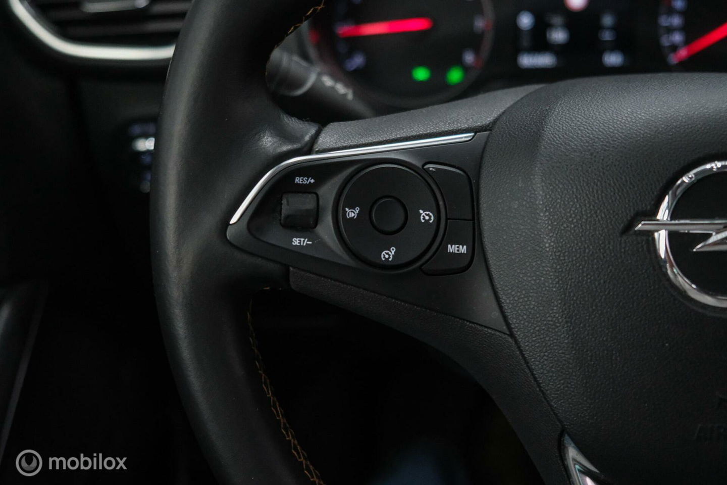 Opel Crossland X 1.2 Turbo | CarPlay | Camera | Trekhaak | 1e eigenaar | NL auto NAP | Head up display | sport stoelen |