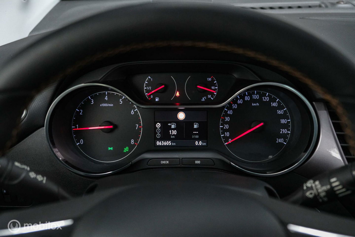 Opel Crossland X 1.2 Turbo | CarPlay | Camera | Trekhaak | 1e eigenaar | NL auto NAP | Head up display | sport stoelen |