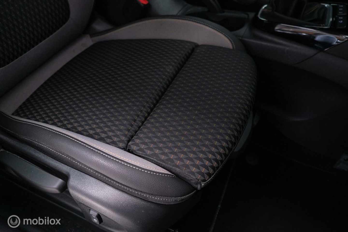 Opel Crossland X 1.2 Turbo | CarPlay | Camera | Trekhaak | 1e eigenaar | NL auto NAP | Head up display | sport stoelen |