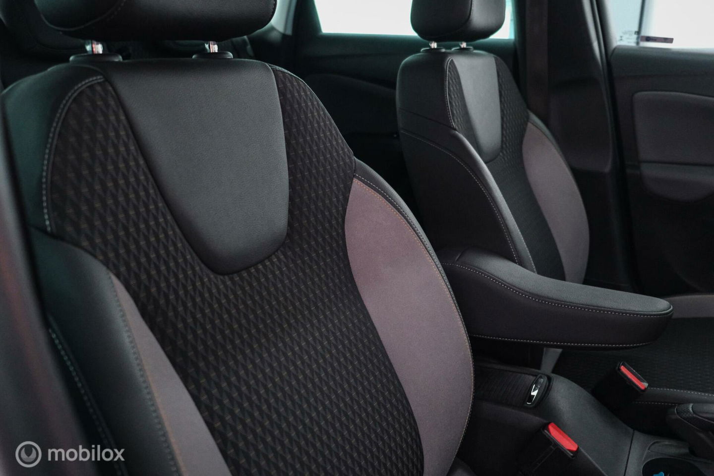 Opel Crossland X 1.2 Turbo | CarPlay | Camera | Trekhaak | 1e eigenaar | NL auto NAP | Head up display | sport stoelen |