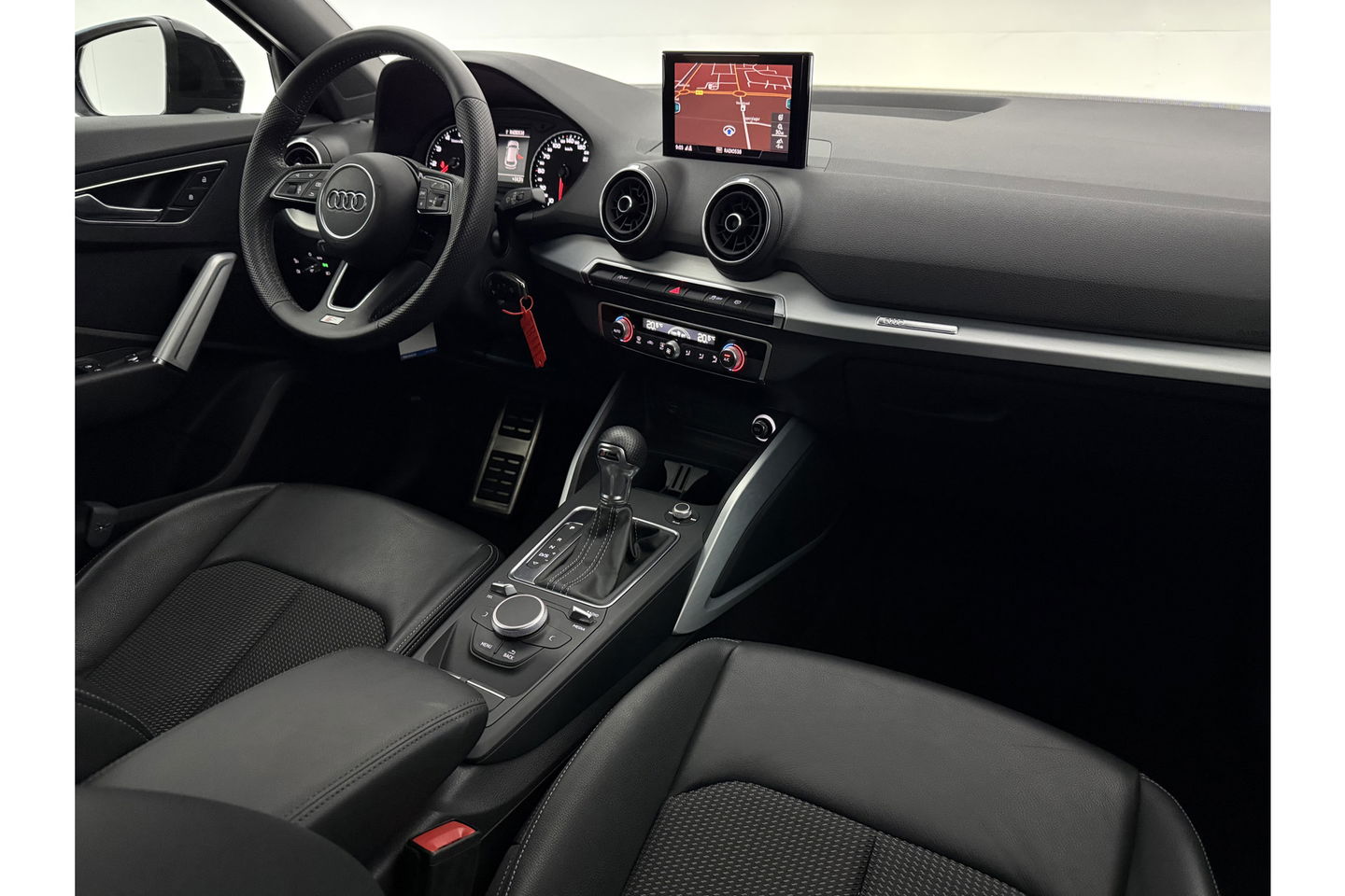 Audi Q2 35 TFSI 150PK S Line LED Carplay Clima Cruise Navi PDC 18''LMV