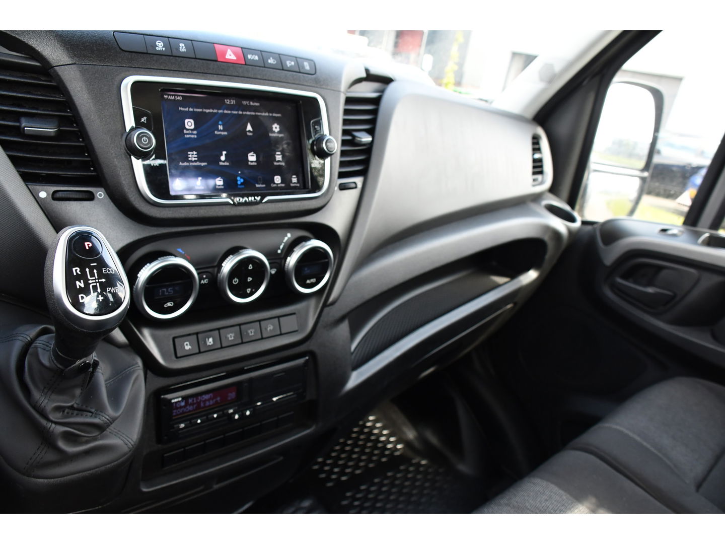 Iveco 40C18 Daily DL L4 Openlaadbak Camera, Cruise, LED, Carplay, 180PK, 3500kg Trekhaak, Clima, Automaat, Uniek! Chassis