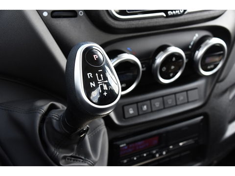Iveco 40C18 Daily DL L4 Openlaadbak Camera, Cruise, LED, Carplay, 180PK, 3500kg Trekhaak, Clima, Automaat, Uniek! Chassis