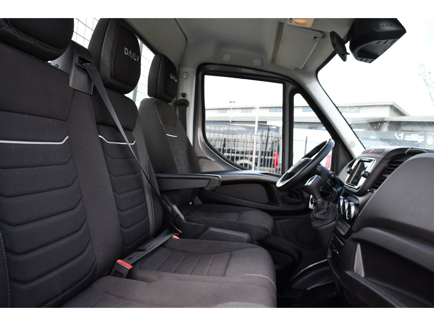 Iveco 40C18 Daily DL L4 Openlaadbak Camera, Cruise, LED, Carplay, 180PK, 3500kg Trekhaak, Clima, Automaat, Uniek! Chassis