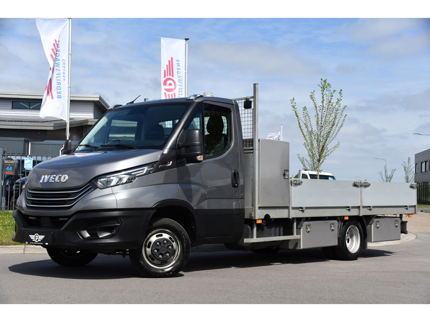 Iveco 40C18 Daily DL L4 Openlaadbak Camera, Cruise, LED, Carplay, 180PK, 3500kg Trekhaak, Clima, Automaat, Uniek! Chassis