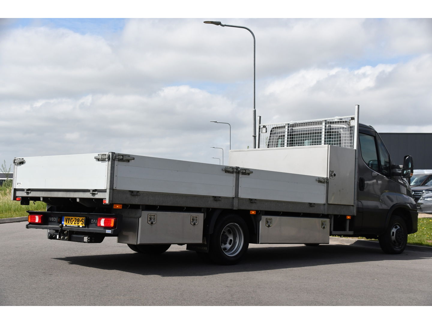 Iveco 40C18 Daily DL L4 Openlaadbak Camera, Cruise, LED, Carplay, 180PK, 3500kg Trekhaak, Clima, Automaat, Uniek! Chassis