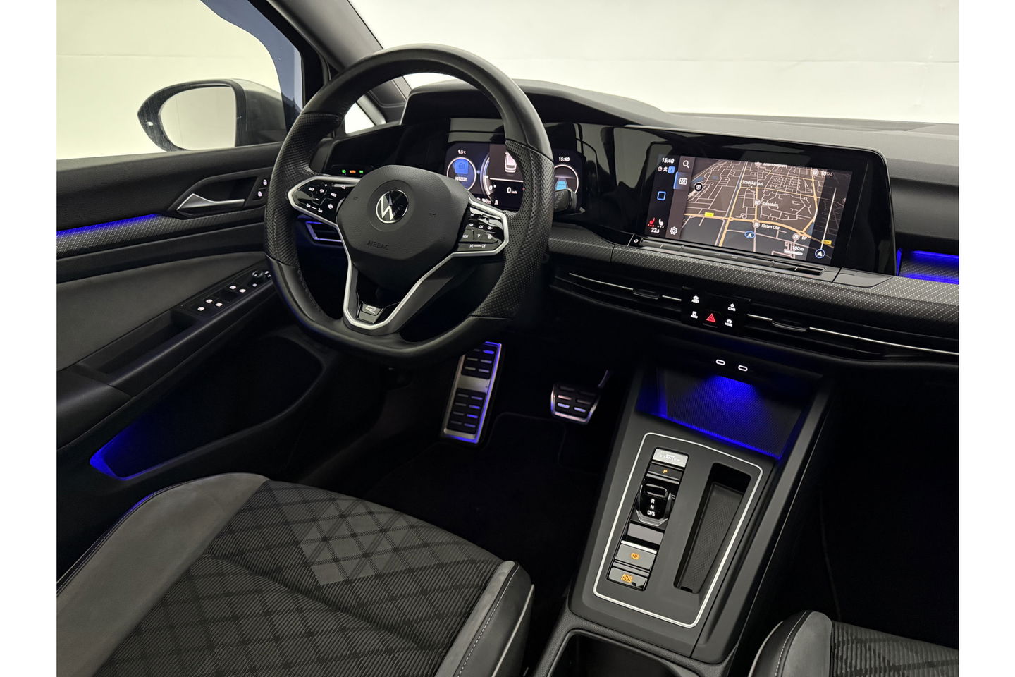 Volkswagen Golf 1.5 eTSI R-Line 162PK DSG Pano Trekhaak Sfeer Virtual Clima LED Carplay Navi PDC 18"LMV Stoel/Stuurverwarming