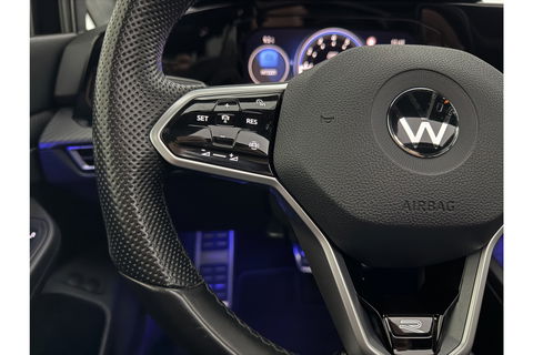 Volkswagen Golf 1.5 eTSI R-Line 162PK DSG Pano Trekhaak Sfeer Virtual Clima LED Carplay Navi PDC 18"LMV Stoel/Stuurverwarming