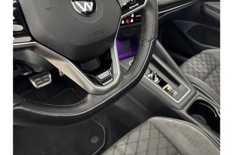 Volkswagen Golf 1.5 eTSI R-Line 162PK DSG Pano Trekhaak Sfeer Virtual Clima LED Carplay Navi PDC 18"LMV Stoel/Stuurverwarming