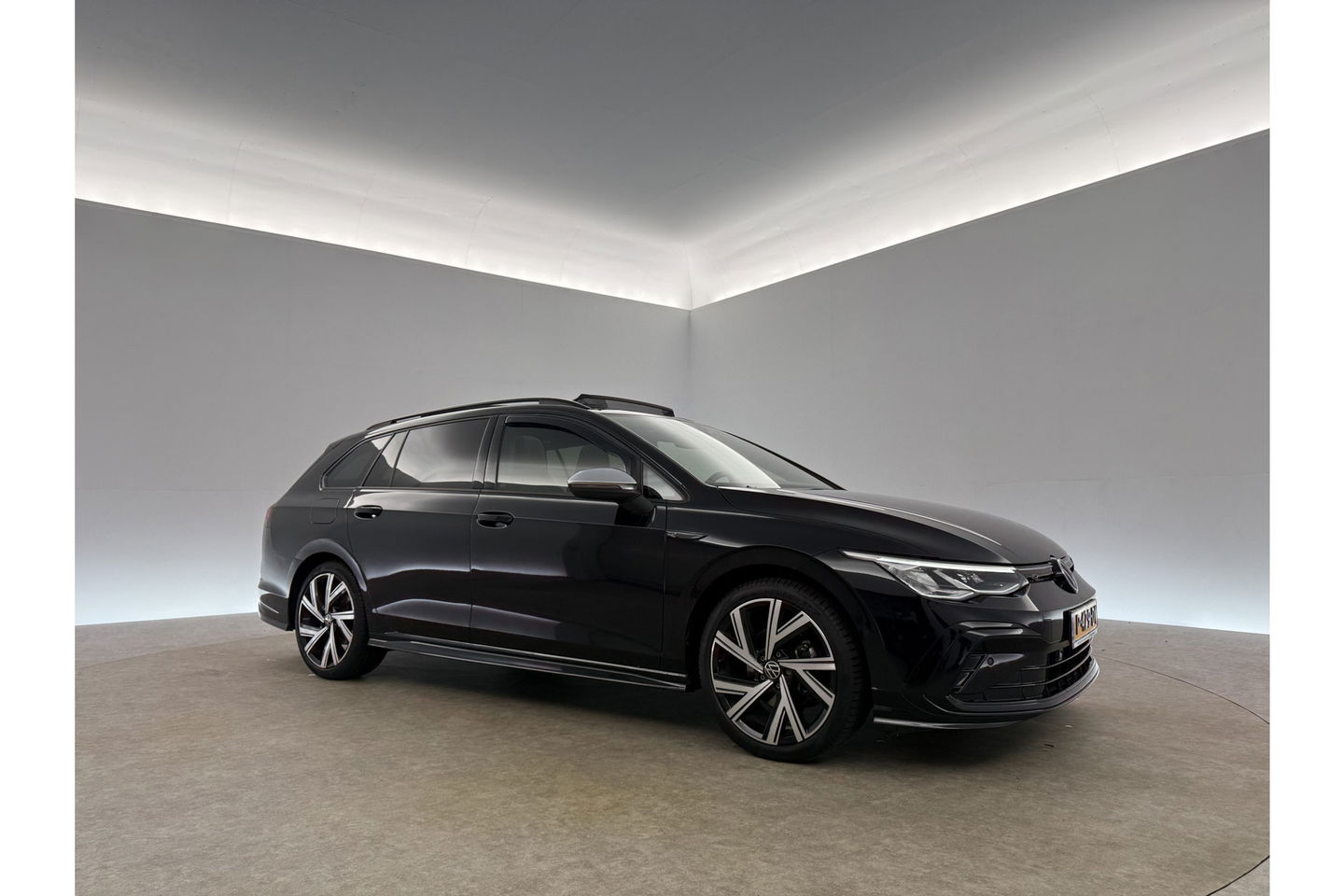 Volkswagen Golf 1.5 eTSI R-Line 162PK DSG Pano Trekhaak Sfeer Virtual Clima LED Carplay Navi PDC 18"LMV Stoel/Stuurverwarming