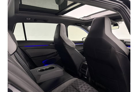 Volkswagen Golf 1.5 eTSI R-Line 162PK DSG Pano Trekhaak Sfeer Virtual Clima LED Carplay Navi PDC 18"LMV Stoel/Stuurverwarming