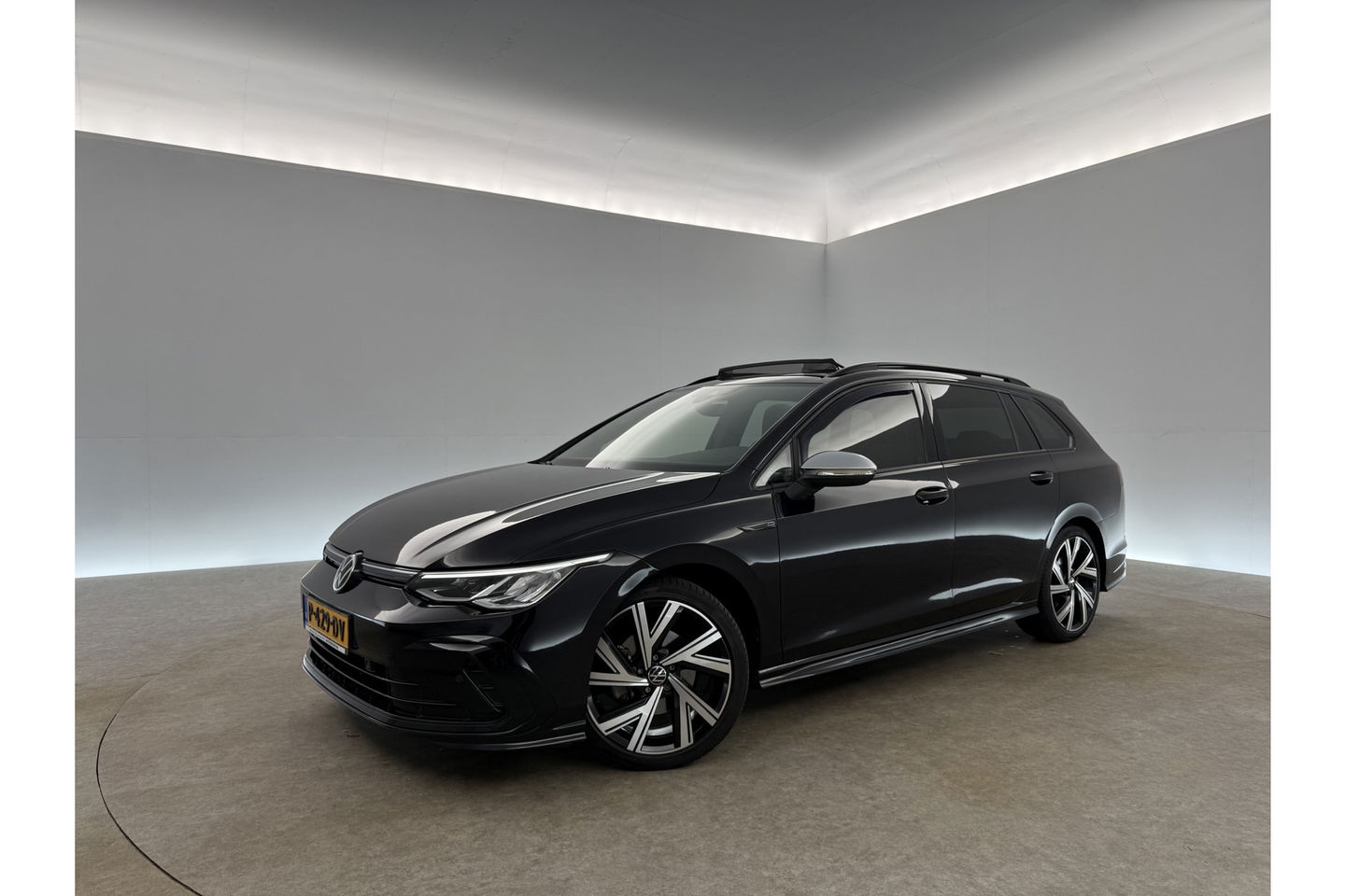 Volkswagen Golf 1.5 eTSI R-Line 162PK DSG Pano Trekhaak Sfeer Virtual Clima LED Carplay Navi PDC 18"LMV Stoel/Stuurverwarming