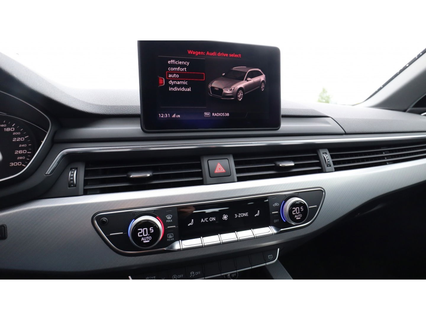 Audi A4 Avant 2.0 T MHEV Sp L.E | 192PK | Sprot | 3 zone Clima | Led