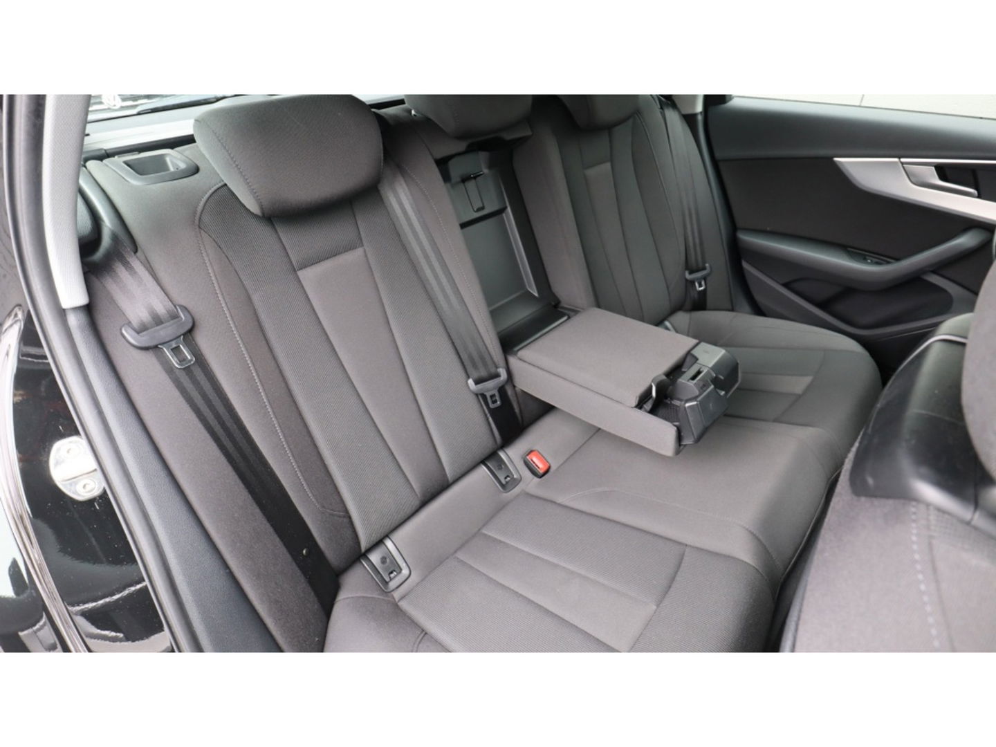 Audi A4 Avant 2.0 T MHEV Sp L.E | 192PK | Sprot | 3 zone Clima | Led