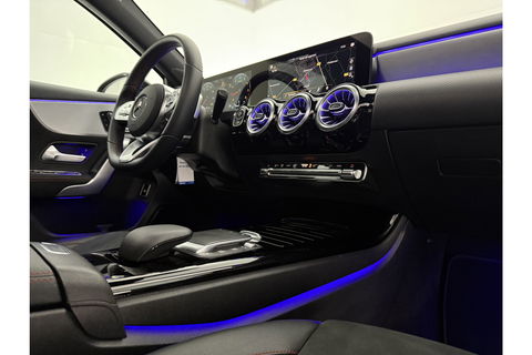 Mercedes-Benz A-Klasse 180 AMG Pano Sfeer Burmester Camera Virtual LED Memory Seats Clima Cruise Navi PDC 18''LMV