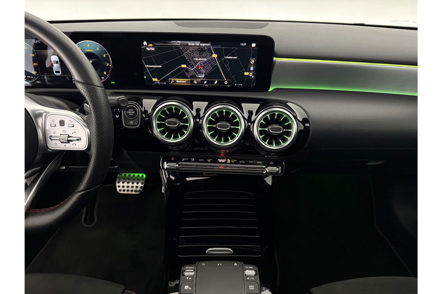 Mercedes-Benz A-Klasse 180 AMG Pano Sfeer Burmester Camera Virtual LED Memory Seats Clima Cruise Navi PDC 18''LMV