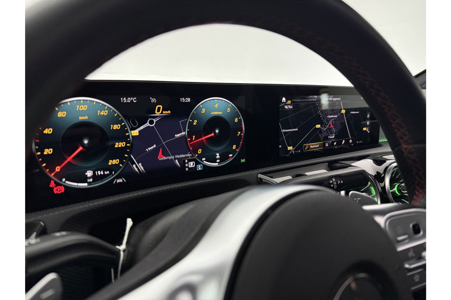 Mercedes-Benz A-Klasse 180 AMG Pano Sfeer Burmester Camera Virtual LED Memory Seats Clima Cruise Navi PDC 18''LMV