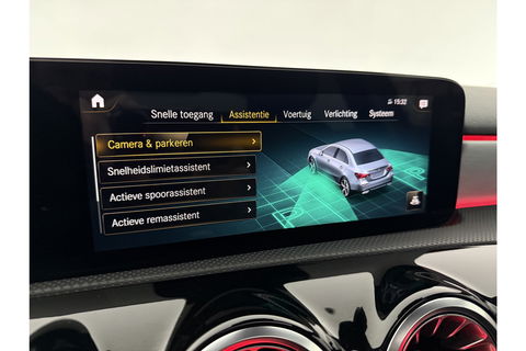 Mercedes-Benz A-Klasse 180 AMG Pano Sfeer Burmester Camera Virtual LED Memory Seats Clima Cruise Navi PDC 18''LMV
