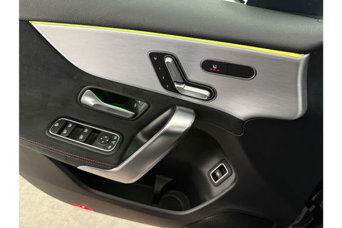 Mercedes-Benz A-Klasse 180 AMG Pano Sfeer Burmester Camera Virtual LED Memory Seats Clima Cruise Navi PDC 18''LMV