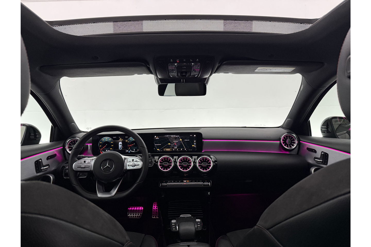 Mercedes-Benz A-Klasse 180 AMG Pano Sfeer Burmester Camera Virtual LED Memory Seats Clima Cruise Navi PDC 18''LMV