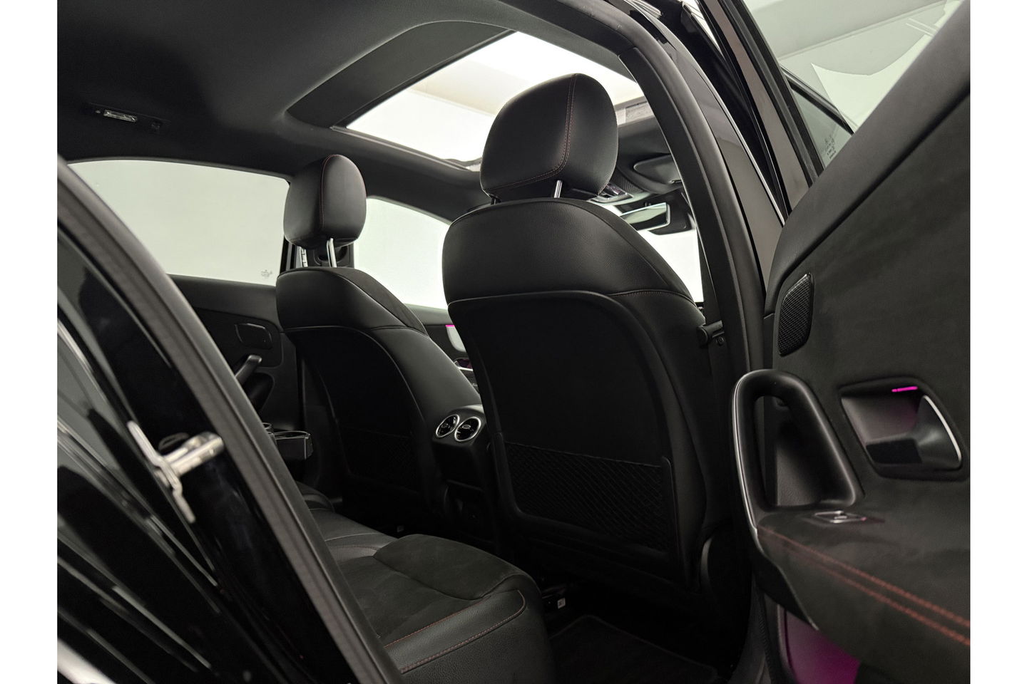 Mercedes-Benz A-Klasse 180 AMG Pano Sfeer Burmester Camera Virtual LED Memory Seats Clima Cruise Navi PDC 18''LMV