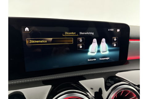 Mercedes-Benz A-Klasse 180 AMG Pano Sfeer Burmester Camera Virtual LED Memory Seats Clima Cruise Navi PDC 18''LMV