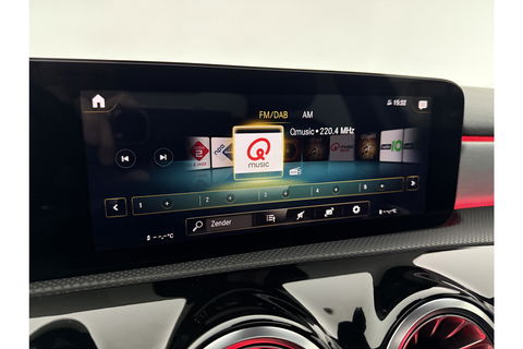 Mercedes-Benz A-Klasse 180 AMG Pano Sfeer Burmester Camera Virtual LED Memory Seats Clima Cruise Navi PDC 18''LMV