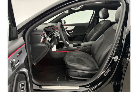 Mercedes-Benz A-Klasse 180 AMG Pano Sfeer Burmester Camera Virtual LED Memory Seats Clima Cruise Navi PDC 18''LMV
