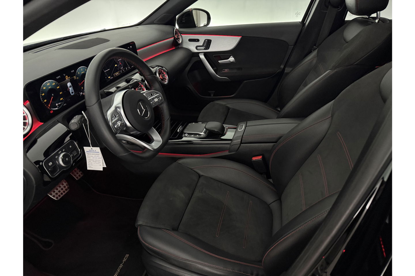 Mercedes-Benz A-Klasse 180 AMG Pano Sfeer Burmester Camera Virtual LED Memory Seats Clima Cruise Navi PDC 18''LMV