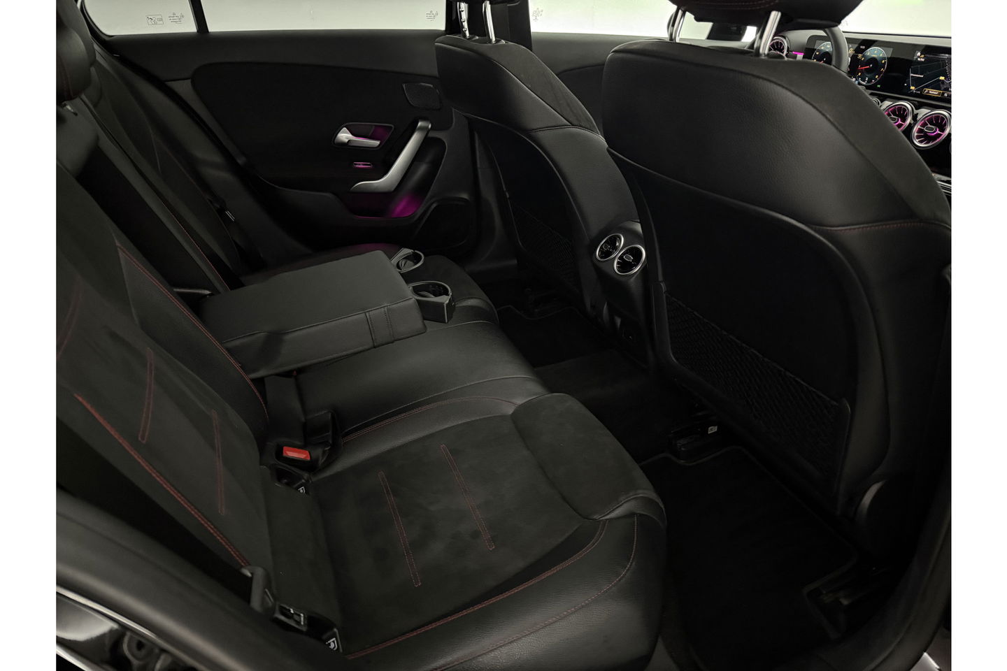 Mercedes-Benz A-Klasse 180 AMG Pano Sfeer Burmester Camera Virtual LED Memory Seats Clima Cruise Navi PDC 18''LMV