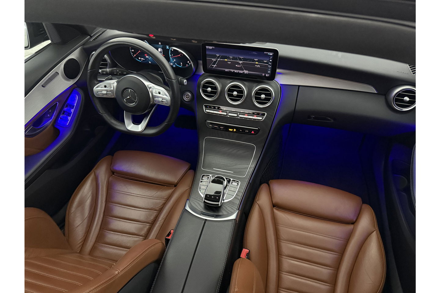 Mercedes-Benz C-Klasse 180 AMG 157PK Pano Trekhaak Sfeerverl. LED Virtual 19"LMV Camera Carplay Cruise Clima Navi Leder PDC
