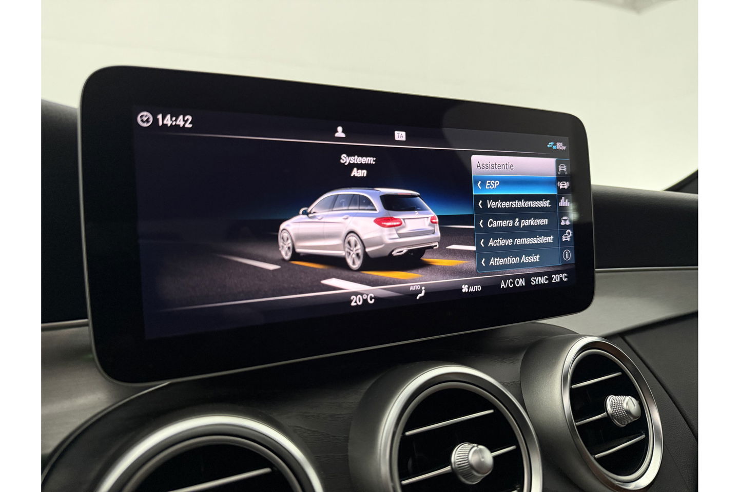 Mercedes-Benz C-Klasse 180 AMG 157PK Pano Trekhaak Sfeerverl. LED Virtual 19"LMV Camera Carplay Cruise Clima Navi Leder PDC